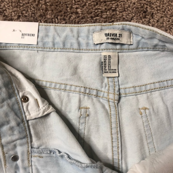 Boyfriend Fit Jeans - Picture 3 of 3